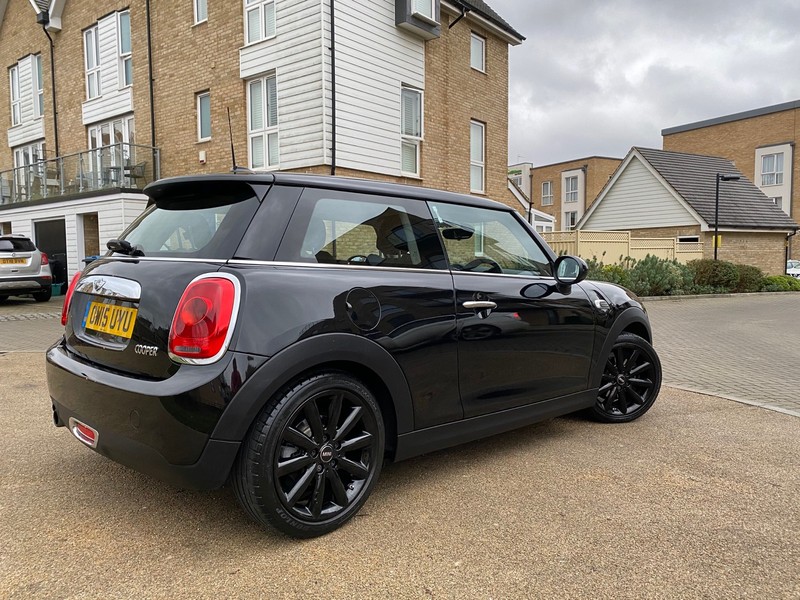 MINI HATCHBACK