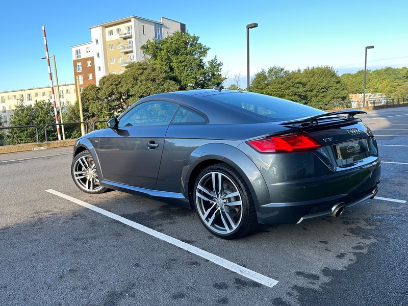 AUDI TT