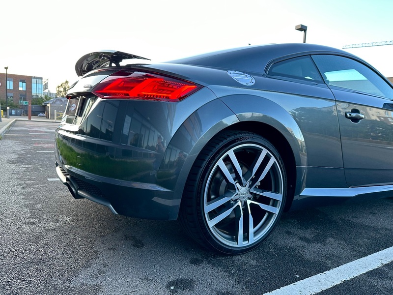 AUDI TT