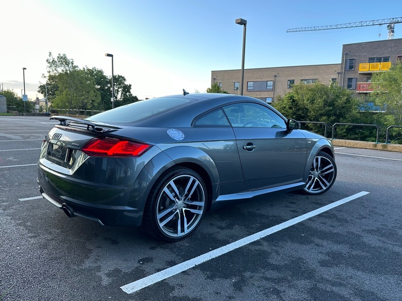 AUDI TT