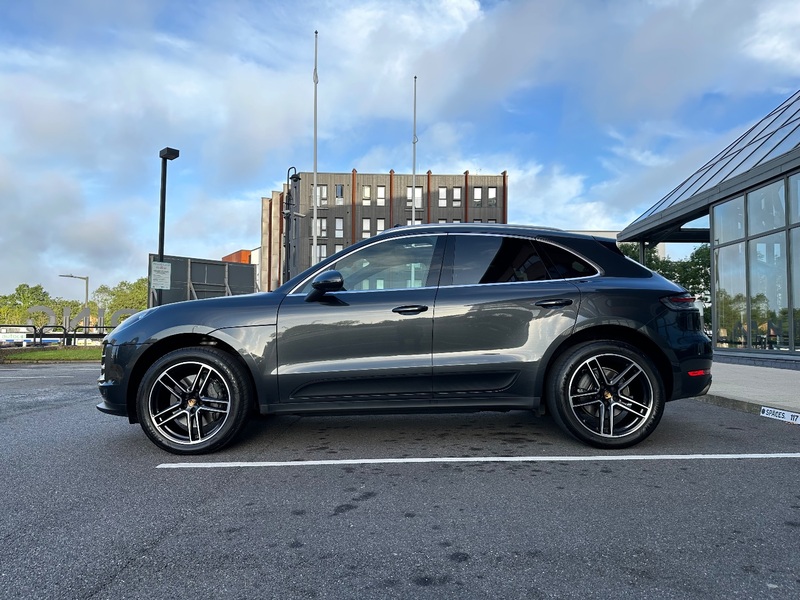 PORSCHE MACAN