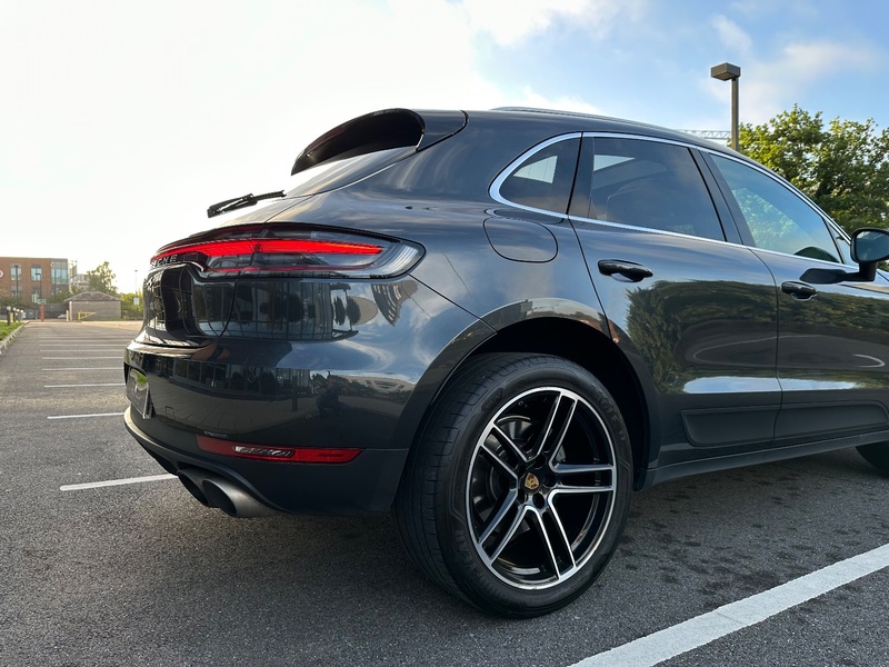 PORSCHE MACAN