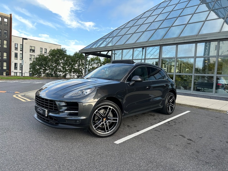 PORSCHE MACAN